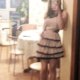 Платье коктейльное бежевое