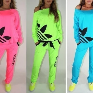 Спортивный костюм женский