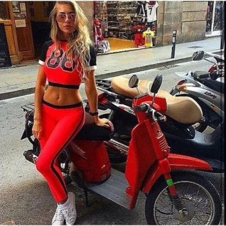 Женский костюм красный спортивный топ и легинсы