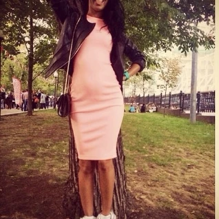 Платье миди персиковое женское до колена розовое персик карандаш