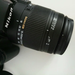 Зеркальный фотоаппарат Nikon D90