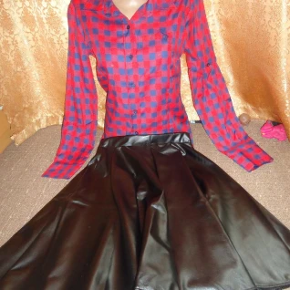 Костюм юбка кожаная миди клеш рубашка в клетку красная