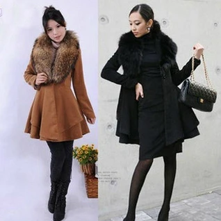 Черное пальто с меховым воротником