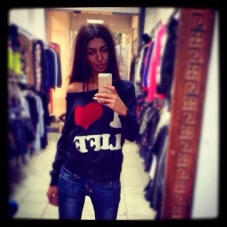 Свитер синий с сердцем свитшот