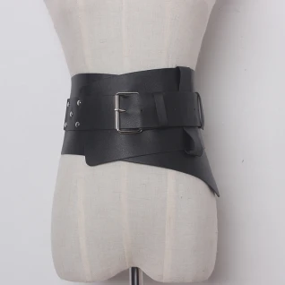 Широкий кожаный пояс асимметричный