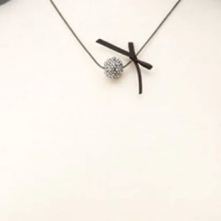 Колье Betsey Johnson Pave Ball and Bow Charm Necklace