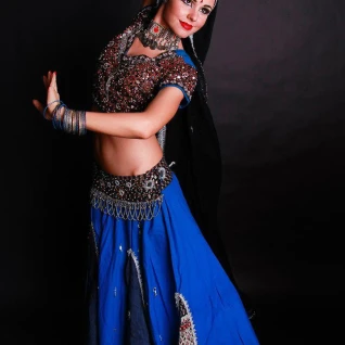 Индийский женский костюм "Гопи-дресс" или "Лехенга-чоли"