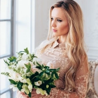 Закрытое кружевное вечернее платье 