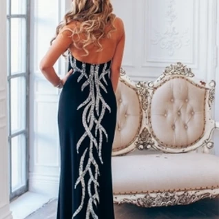 Вечернее платье с узором из паеток