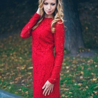 Закрытое вечернее платье со шлефом