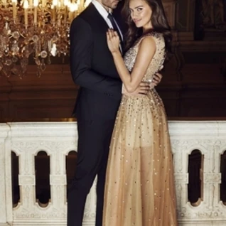 Роскошное вечернее платье с пышной юбкой