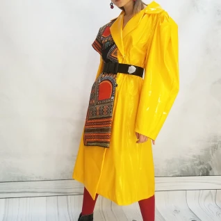 Лаковый тренч + платок