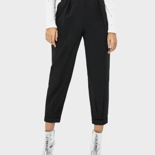 Брюки черные с резинкой на талии