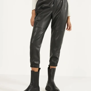 Брюки джогеры кожаные черные женские