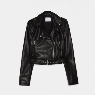 Черная байкерская куртка кожаная