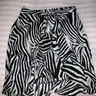 Мини юбка черная белая с животным принтом