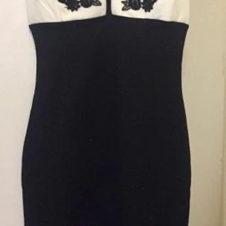 Женское платье с кружевом на груди ажурное