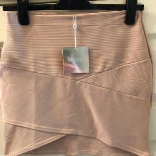 Бежевая бандажная юбка резинка стречевая пудровая