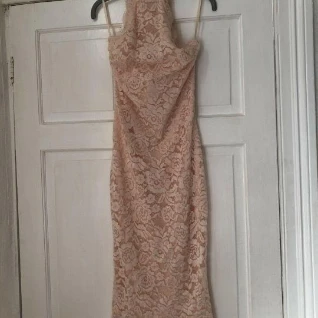 Пудровое платье летнее кружевное ажурное