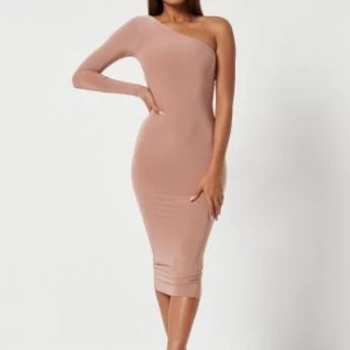 Женское платье асимметричное с одним рукавом