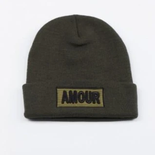 Женская шапка хаки с надписью зеленая