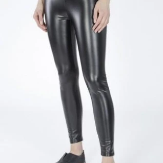 Женские легинсы черные кожаные