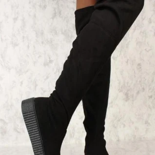 Сапоги черные на плоской подошве