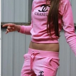 Велюровый спортивный костюм