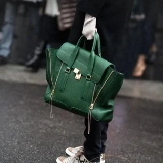 Зеленая сумка с молниями