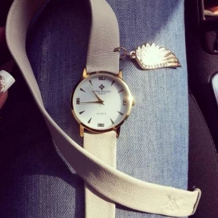 Бежевые часы наручные