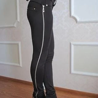 Легинсы черные с молниями по бокам