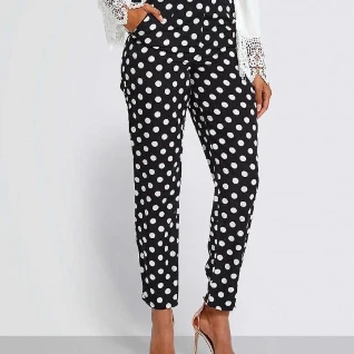 Черные брюки в горох