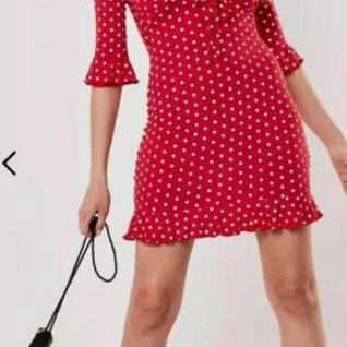 Красное платье в горох