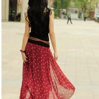 Бордовая юбка в горошек длинная