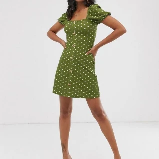 Романтичное мини платье в горох