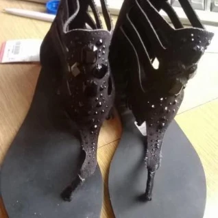 Сланцы сандали черные замшевые с камнями