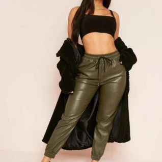 Брюки хаки кожаные джогеры