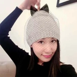 Женская шапка с вуалью фатином