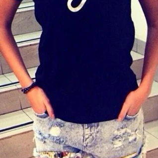 Черная футболка с крыльями