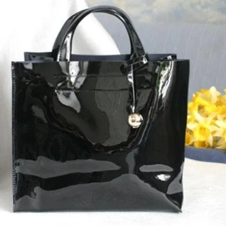 Сумка черная лаковая Furla