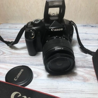 Фотоапарат Canon EOS 1100D