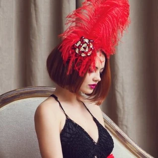 Аксессуар для фотосессии: Дизайнерское украшение для головы страусиное Перо. 