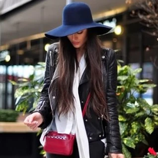 Аксессуар для фотосессии: Шляпа широкополая сливового цвета из натурального велюра.