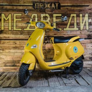 Cкутер Vespa ET желтый