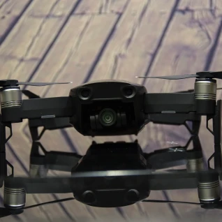 Квадрокоптер (дрон) DJI Mavic Air