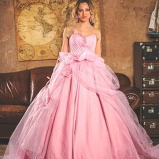 Пышное платье нежного цвета для бала или свадьбы