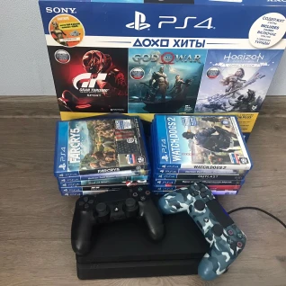 Игровую консоль PS4 с дисками