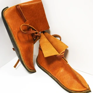 ОБУВЬ СРЕДНЕВЕКОВАЯ муж.