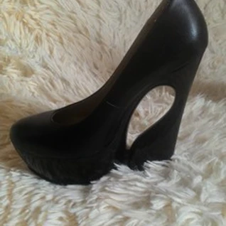 Аксессуар для фотосессии. Туфли черные, кожаные.