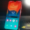 Возьмите Смартфон Samsung Galaxy A30 64/4 гб красный напрокат (Фото 1) в Москве